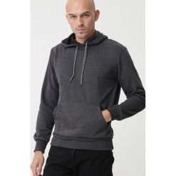 Ciemnoszara Bluza Perring. Szare bluzy męskie Born2be, s, bez wzorów, klasyczne, z kapturem, bez rękawów, długie, bez kaptura. Za 79,99 zł.