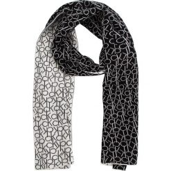 Szal CALVIN KLEIN - Ck Knitted Scarf W K60K604721 101. Białe szaliki damskie marki Calvin Klein, z bawełny. Za 279,00 zł.