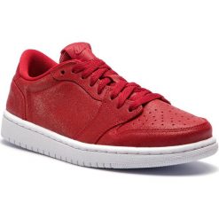 Buty NIKE - Air Jordan 1 Retro Low Ns AH7232 623 Gym Red/Metallic Gold/White. Czerwone półbuty męskie Nike, na co dzień, bez wzorów, z zamszu, klasyczne, bez zapięcia. W wyprzedaży za 319,00 zł.