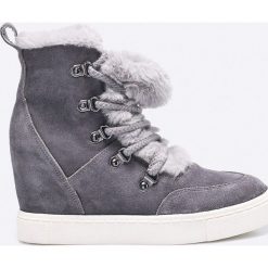 Steve Madden - Botki. Szare buty zimowe damskie marki Steve Madden, z gumy, z okrągłym noskiem, na koturnie, na sznurówki. W wyprzedaży za 199,90 zł.