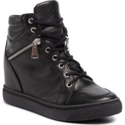 Sneakersy WOJAS - 7652-51 Czarny1. Czarne półbuty damskie Wojas, ze skóry. W wyprzedaży za 319,00 zł.