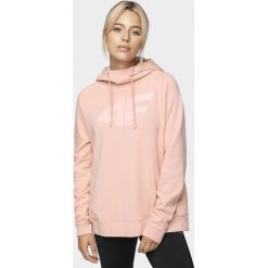 Bluza damska BLD304 - jasny róż. Różowe bluzy damskie 4f, bez wzorów, z dzianiny, bez rękawów, bez kaptura. Za 119,99 zł.