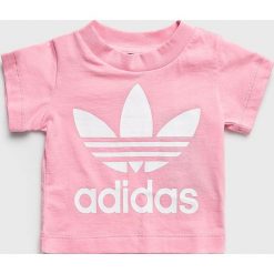 Adidas Originals - Top dziecięcy 62-104 cm. Różowe bluzki dziewczęce adidas Originals, z nadrukiem, z bawełny, z okrągłym kołnierzem, z krótkim rękawem, krótkie, bez kaptura. W wyprzedaży za 69,90 zł.
