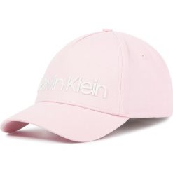 Czapka z daszkiem CALVIN KLEIN - Logo Embroidery Cap K60K605933 TEA. Różowe czapki damskie Calvin Klein, bez wzorów, z bawełny. W wyprzedaży za 129,00 zł.
