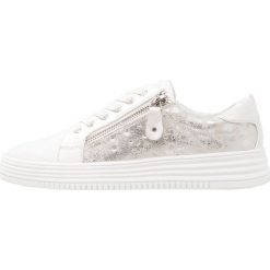 Trampki damskie slip on: Bullboxer Tenisówki i Trampki silver