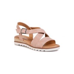 Clara Barson W17SS824-16 Różowy. Różowe sandały damskie Clara Barson, bez wzorów, ze skóry ekologicznej, bez obcasa, bez zapięcia. Za 79,99 zł.