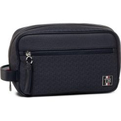 Kosmetyczka TOMMY HILFIGER - Coated Canvas Washbag AM0AM05659 0GY. Niebieskie kosmetyczki męskie TOMMY HILFIGER, bez wzorów, ze skóry ekologicznej. Za 299,00 zł.