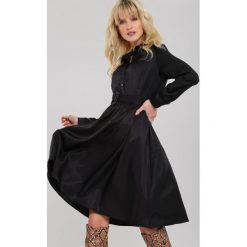 Czarna Sukienka Parkland. Czarne sukienki damskie Renee, s, w paski, z tkaniny, z koszulowym kołnierzykiem, z długim rękawem, długie, midi, koszulowe. Za 119,99 zł.