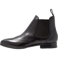 Melvin & Hamilton JESSY Ankle boot black. Czarne botki damskie marki Melvin & Hamilton, ze skóry, bez obcasa, bez zapięcia. Za 759,00 zł.