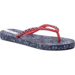 Japonki PEPE JEANS - Rake Virgi PLS70060 Red 255. Czerwone klapki damskie Pepe Jeans, bez wzorów, z jeansu, bez obcasa. W wyprzedaży za 89,00 zł.