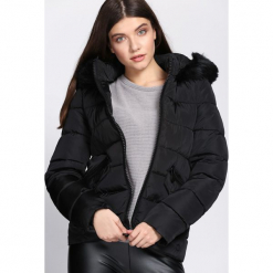 Czarna Kurtka Need You Tonight. Czarne bomberki damskie Born2be, l, z kapturem. Za 119,99 zł.