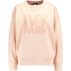 Bluzy damskie: Ivy Park LOGO Bluza blush