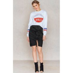 NA-KD Boho Spódnica midi z falbaną - Black. Czarne spódniczki damskie marki NA-KD Boho, bez wzorów, z poliesteru, boho, midi, dopasowane. W wyprzedaży za 42,58 zł.
