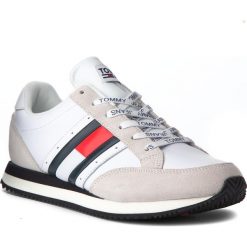 Sneakersy TOMMY JEANS - Rwb Casual Retro Sne EM0EM00123 Rwb 020. Białe sneakersy męskie Tommy Jeans, na co dzień, z jeansu, eleganckie. W wyprzedaży za 279,00 zł.
