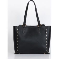 Torebka damska Monnari shopper z ćwiekami czarna. Czarne torby damskie na zakupy Monnari, bez wzorów, bez dodatków. W wyprzedaży za 149,40 zł.