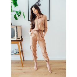 Kombinezon Ariela camel - L. Brązowe kombinezony damskie Fanaberia.com, na co dzień, l, moro, militarne, bez kołnierzyka, bez rękawów. Za 169,00 zł.