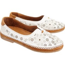 MANITU 840789-3 weiss, półbuty letnie damskie. Półbuty damskie Manitu, na lato, bez wzorów, z gumy, bez obcasa, bez zapięcia. Za 269,90 zł.