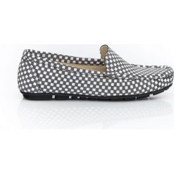 Mokasyny damskie w kratkę - skóra naturalna - model 001 – kolor szara szachownica. Szare mokasyny damskie Zapato, do pracy, na lato, w kratkę, z jeansu, klasyczne, na niskim obcasie, na płaskiej podeszwie, bez zapięcia. Za 310,00 zł.