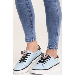 Jasnoniebieskie Buty Sportowe Daimond. Niebieskie buty sportowe damskie Born2be, bez wzorów, z gumy, na sznurówki. Za 79,99 zł.