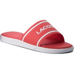 Klapki LACOSTE - L.30 Slide 218 1 Cam 7-35CAM006317K Red/White. Czerwone klapki męskie Lacoste, z tworzywa sztucznego, bez zapięcia. W wyprzedaży za 139,00 zł.