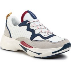 Sneakersy PEPE JEANS - Sinyu New Block PLS30939 White 800. Białe półbuty damskie Pepe Jeans, bez wzorów, z jeansu, bez obcasa, na płaskiej podeszwie, bez zapięcia. W wyprzedaży za 329,00 zł.
