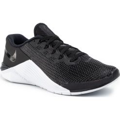 Buty NIKE - Metcon 5 AO2982 010 Black/Black/White/Wolf Grey. Czarne buty sportowe damskie Nike, bez wzorów, z tworzywa sztucznego, sportowe, na fitness i siłownię. W wyprzedaży za 509,00 zł.