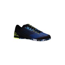 Buty do piłki nożnej halowej CLR 900. Niebieskie bez kategorii marki KIPSTA, z gumy, do piłki nożnej. Za 179,99 zł.