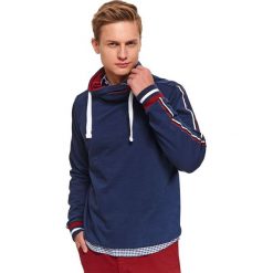 Bluza z luźnym golfem. Niebieskie bluzy męskie Top Secret, na zimę, xxl, w paski, z bawełny, klasyczne, z golfem, bez rękawów, bez kaptura. W wyprzedaży za 49,99 zł.