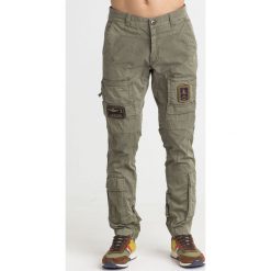 SPODNIE ANTI-G Aeronautica Militare. Zielone spodnie męskie Aeronautica Militare, na imprezę, m, z aplikacjami, z elastanu. Za 989,00 zł.