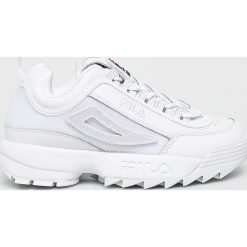 Fila - Buty Disruptor II Patches. Białe buty sportowe damskie Fila, bez wzorów, ze skóry, sportowe. W wyprzedaży za 359,90 zł.
