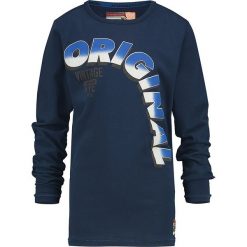 Koszulka "Jeb" w kolorze granatowym. Niebieskie t-shirty chłopięce Vingino, z nadrukiem, z bawełny, z długim rękawem. W wyprzedaży za 72,95 zł.