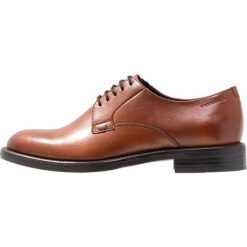 Vagabond AMINA Oksfordki cognac. Brązowe jazzówki damskie Vagabond, z materiału. Za 419,00 zł.