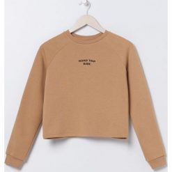 Bluza z napisem -. Bluzy damskie Sinsay, s, z napisami, bez rękawów, bez kaptura. W wyprzedaży za 19,99 zł.