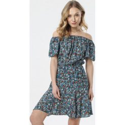 Zielona Sukienka Pallelina. Zielone sukienki damskie Born2be, s, bez wzorów, bez kołnierzyka, bez rękawów, mini. W wyprzedaży za 59,99 zł.
