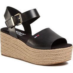 Espadryle TOMMY JEANS - Natural Flatform Sandal EN0EN00913 Black BDS. Czarne espadryle damskie Tommy Jeans, bez wzorów, z jeansu, bez obcasa, na obcasie. Za 449,00 zł.
