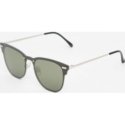 Czarne okulary przeciwsłoneczne z metalowymi zausznikami. Czarne okulary przeciwsłoneczne męskie marki Pull&Bear. Za 59,90 zł.