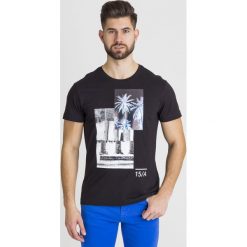 T-SHIRT VERSACE JEANS. Czarne t-shirty męskie m, z nadrukiem, z bawełny, z okrągłym kołnierzem. Za 255,00 zł.