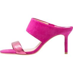Klapki damskie: Vince Camuto NAVINTA Klapki ultra pink