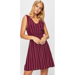 Tally Weijl - Sukienka. Różowe sukienki damskie TALLY WEIJL, s, bez wzorów, z wiskozy, bez kołnierzyka, bez rękawów, mini, rozkloszowane. W wyprzedaży za 59,90 zł.