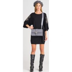 CZARNA SUKIENKA PINKO. Czarne sukienki damskie Pinko, na imprezę, s, w paski, z wełny, z okrągłym kołnierzem, bez rękawów, mini. Za 660,00 zł.
