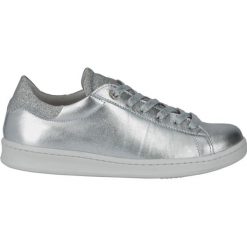 Skórzane sneakersy w kolorze srebrnym. Szare trampki i tenisówki damskie Lollipops, bez wzorów, na sznurówki. W wyprzedaży za 188,95 zł.