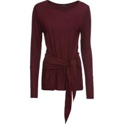 Shirt z paskiem w talii bonprix bordowy. Czerwone koszulki damskie marki bonprix, bez wzorów, z okrągłym kołnierzem. Za 47,99 zł.