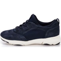 Geox tenisówki damskie Nebula S 37 ciemnoniebieski. Niebieskie trampki i tenisówki damskie Geox, bez wzorów, z zamszu, bez zapięcia. W wyprzedaży za 359,00 zł.