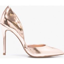Steve Madden - Szpilki Vertigo Pump. Różowe szpilki Steve Madden, bez wzorów, z materiału, bez obcasa, na obcasie, bez zapięcia. W wyprzedaży za 299,90 zł.