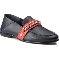 Półbuty TOMMY HILFIGER - Chain Detail Corporate Loafer FW0FW03396 Tommy Navy 406. Niebieskie półbuty damskie TOMMY HILFIGER, na co dzień, z aplikacjami, ze skóry, bez obcasa, na obcasie, bez zapięcia. W wyprzedaży za 359,00 zł.