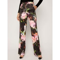 Spodnie materiałowe Marciano Guess 92G106 9071Z. Czarne spodnie damskie MARCIANO GUESS, z aplikacjami, z poliesteru. W wyprzedaży za 389,00 zł.