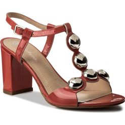 Sandały SOLO FEMME - 82423-33-H58/000-07-00 Ceglasty. Czerwone klapki damskie Solo Femme, bez wzorów, ze skóry, bez obcasa, na obcasie. W wyprzedaży za 219,00 zł.