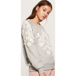 Bluza z aplikacją - Jasny szar. Szare bluzy damskie marki House, l, z aplikacjami. W wyprzedaży za 39,99 zł.
