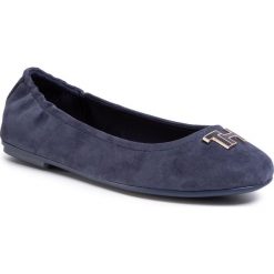 Baleriny TOMMY HILFIGER - Th Hardware Ballerina FW0FW04768 Sport Navy DB9. Niebieskie baleriny damskie TOMMY HILFIGER, bez wzorów, ze skóry, sportowe, bez obcasa, na płaskiej podeszwie, bez zapięcia. Za 399,00 zł.