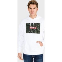 Levi's® Graphic Po Bluza Biały. Białe bluzy męskie s, z nadrukiem, z bawełny, bez kołnierzyka, bez rękawów, bez kaptura. Za 309,95 zł.